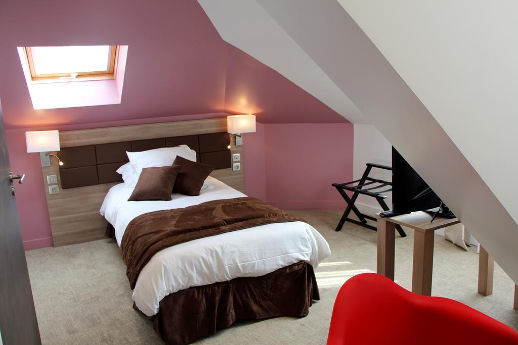 Hotel L'Esturgeon Poissy Zimmer foto