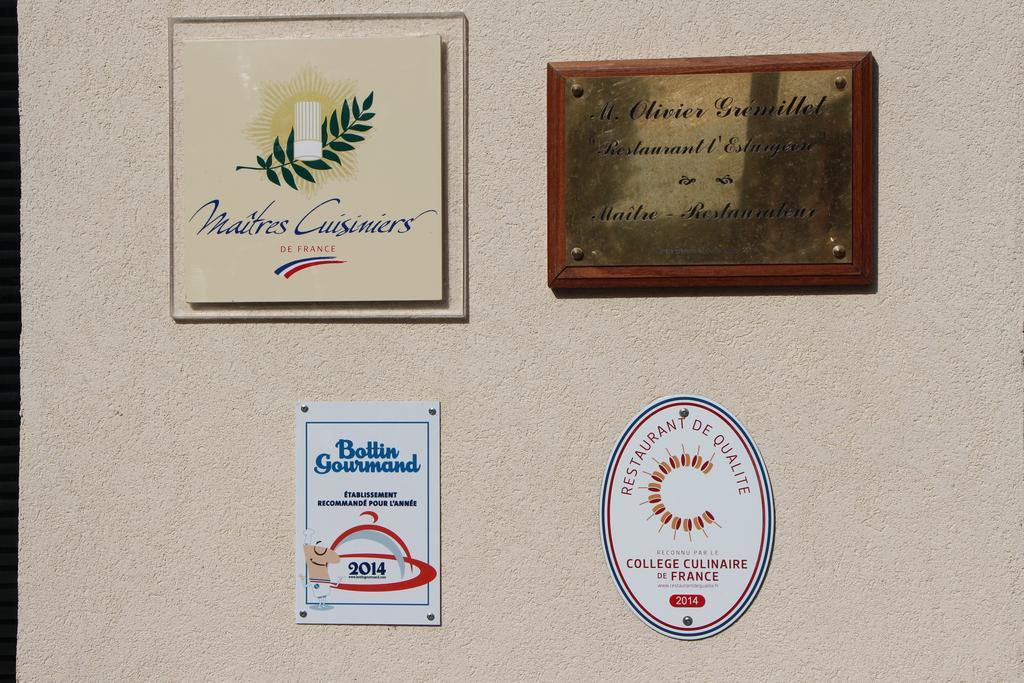 Hotel L'Esturgeon Poissy Exterior foto