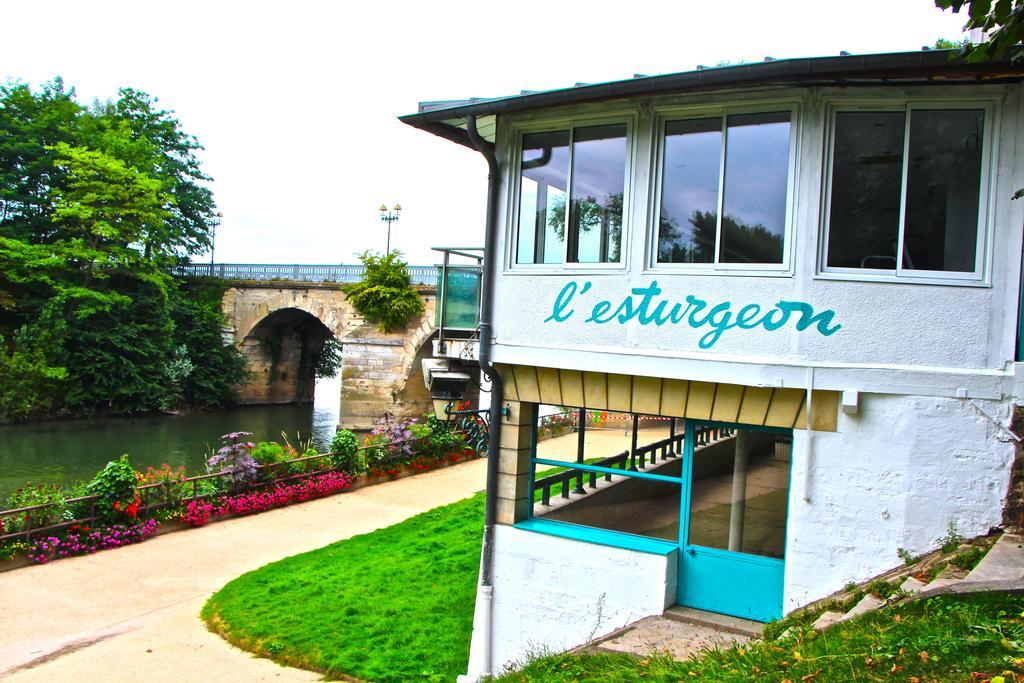 Hotel L'Esturgeon Poissy Exterior foto