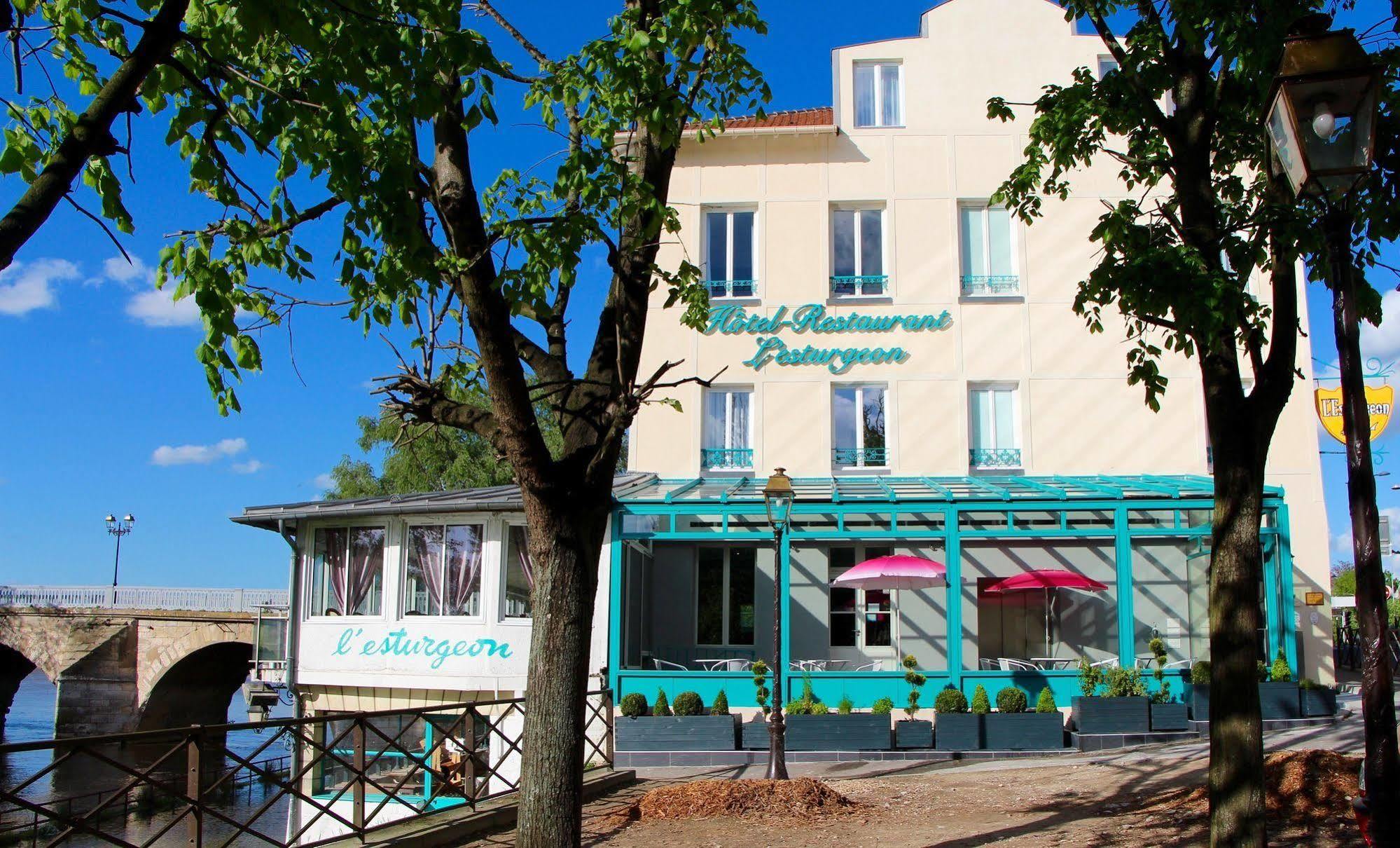Hotel L'Esturgeon Poissy Exterior foto